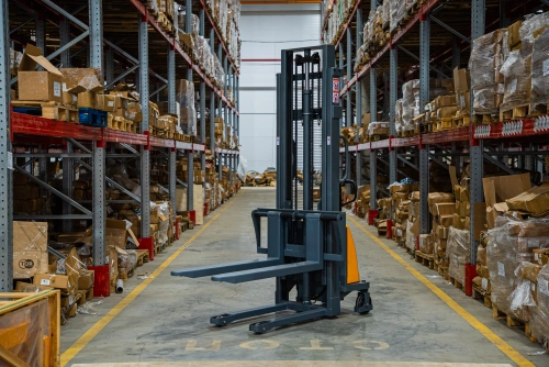 Штабелер гидравлический с электроподъемом 1,5 т 3,0 м XILIN CDD15B-E с раздвижными вилами по ценам производителя в Краснодаре с доставкой по всей России