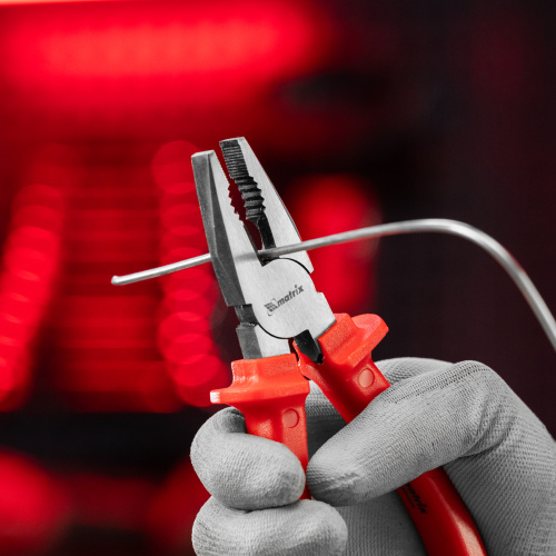 Плоскогубцы Econom, 200 мм, шлифованные, пластмассовые рукоятки Matrix по ценам производителя в Краснодаре с доставкой по всей России