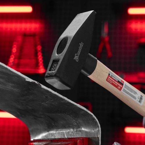 Молоток слесарный, 400 г, квадратный боек, деревянная рукоятка Matrix по ценам производителя в Краснодаре с доставкой по всей России