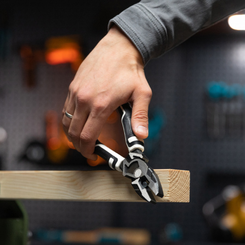 Плоскогубцы комбинированные 210 мм, усиленная система, Pro Matrix по ценам производителя в Краснодаре с доставкой по всей России