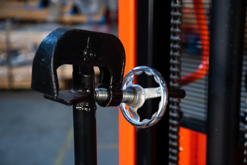 Штабелер-бочкокантователь гидравлический 0,35 т 2,5 м TOR CDT с электроподъемом по ценам производителя в Краснодаре с доставкой по всей России