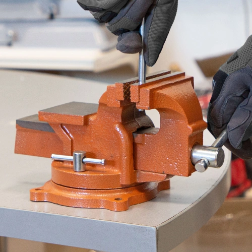 Тиски слесарные, 100 мм, поворотные, с наковальней Sparta по ценам производителя в Краснодаре с доставкой по всей России