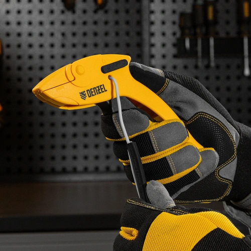 Щипцы для зачистки электропроводов, сечением 0,2-6 мм2, функция обрезания проводов Denzel по ценам производителя в Краснодаре с доставкой по всей России