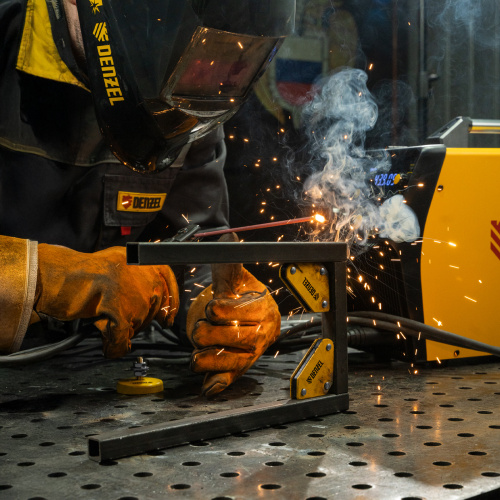 Набор из 2 магнитных сварочных фиксаторов и магнитной клеммы "масса" Denzel по ценам производителя в Краснодаре с доставкой по всей России