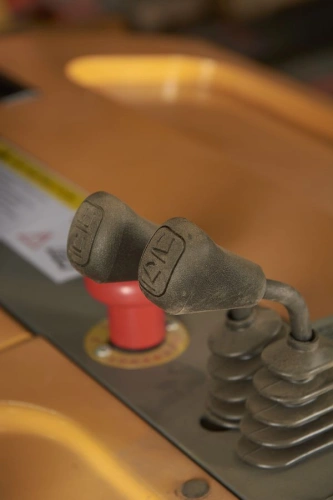 Штабелер самоходный 1,5 т 4,5 м XILIN CPD15R с наклоном мачты и противовесом 24/320 В/Ач по ценам производителя в Краснодаре с доставкой по всей России