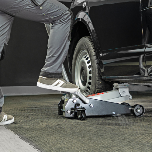 Домкрат гидравлический подкатной, 3.5 т, высота подъема 145-490 мм, с педалью Matrix по ценам производителя в Краснодаре с доставкой по всей России