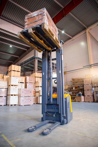 Штабелер самоходный 1,5 т 5,6 м XILIN CDDK15-III 24/200 В/Ач (с платформой) по ценам производителя в Краснодаре с доставкой по всей России