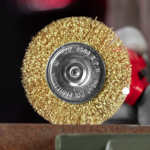 Щетка для дрели 100 мм, плоская со шпилькой, латунированная витая проволока Matrix по ценам производителя в Краснодаре с доставкой по всей России