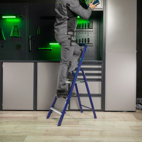 Стремянка, 3 ступени, стальная, Сибртех по ценам производителя в Краснодаре с доставкой по всей России