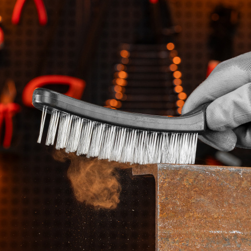 Щетка пятирядная металлическая с пластмассовой ручкой Sparta по ценам производителя в Краснодаре с доставкой по всей России