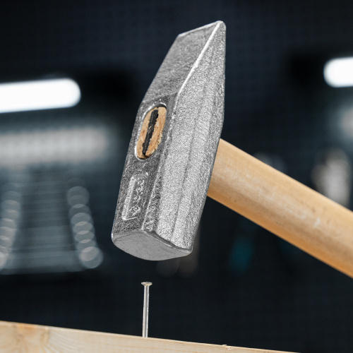 Молоток слесарный, 800 г, квадратный боек, деревянная рукоятка по ценам производителя в Краснодаре с доставкой по всей России