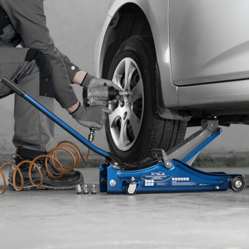 Домкрат гидравлический подкатной в пластиковом кейсе, 2 т, Low Profile, 80-380 мм Stels по ценам производителя в Краснодаре с доставкой по всей России