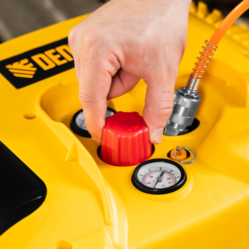 Компрессор воздушный DL1300, 10 бар, 1,3 кВт 180 л/мин 5 л, с набором аксессуаров Denzel по ценам производителя в Краснодаре с доставкой по всей России