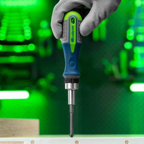 Отвертка реверсивная с набором бит и торцевых головок, 25 шт, CrV, чехол Сибртех по ценам производителя в Краснодаре с доставкой по всей России