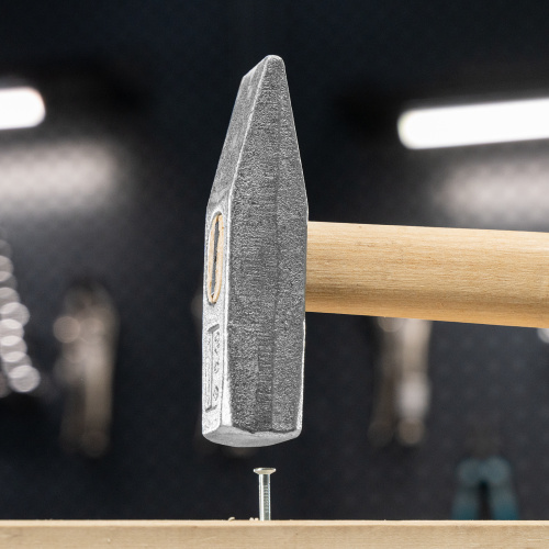 Молоток слесарный, 400 г, квадратный боек, деревянная рукоятка по ценам производителя в Краснодаре с доставкой по всей России