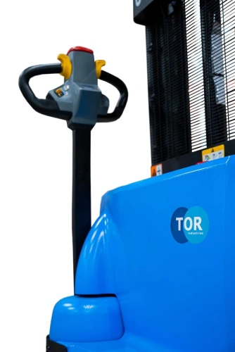 Штабелер самоходный 1,5 т 2,5 м TOR WS15H-2500SC PRO Li-ion 24/60 В/Ач контр. скорости подъема по ценам производителя в Краснодаре с доставкой по всей России