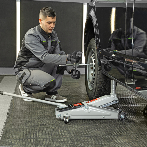 Домкрат гидравлический подкатной, 3 т, высота подъема 150-530 мм Matrix по ценам производителя в Краснодаре с доставкой по всей России