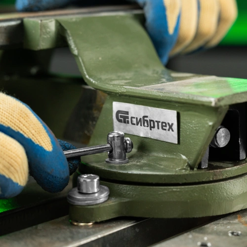 Тиски слесарные, 100 мм, стальные, поворотные Сибртех по ценам производителя в Краснодаре с доставкой по всей России