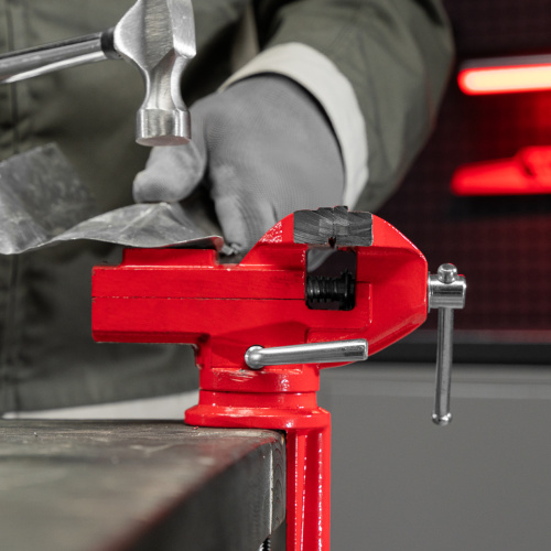 Тиски слесарные, 80 мм, настольные, поворотные, c наковальней MTX по ценам производителя в Краснодаре с доставкой по всей России