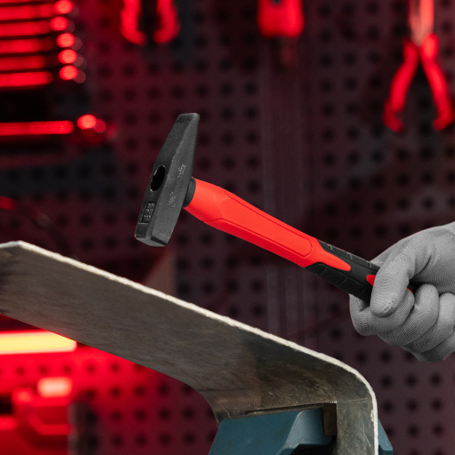 Молоток слесарный optimal, 300 г, фибергласовая обрезиненная рукоятка, квадратный боек Matrix по ценам производителя в Краснодаре с доставкой по всей России