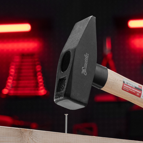 Молоток слесарный, 1500 г, квадратный боек, деревянная рукоятка Matrix по ценам производителя в Краснодаре с доставкой по всей России