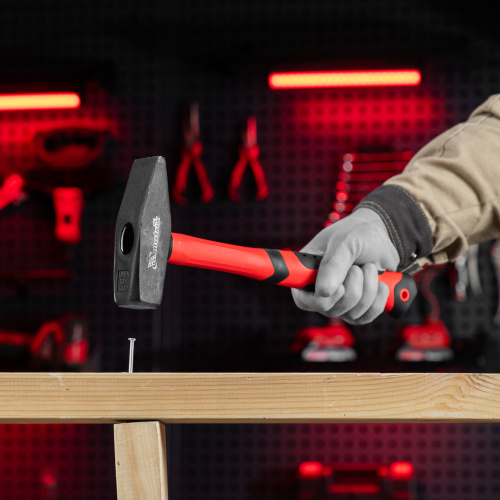 Молоток слесарный, 1000 г, фибергласовая обрезиненная рукоятка Matrix по ценам производителя в Краснодаре с доставкой по всей России