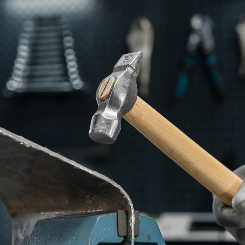 Молоток слесарный, 400 г, круглый боек, деревянная рукоятка по ценам производителя в Краснодаре с доставкой по всей России