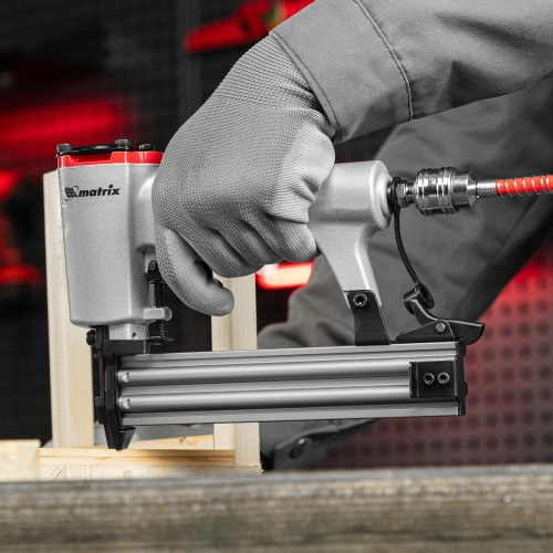 Нейлер пневматический для гвоздей от 10 до 32 мм Matrix по ценам производителя в Краснодаре с доставкой по всей России