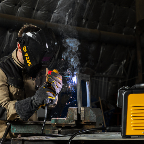 Аппарат инвертор. дуговой сварки SDM-220 Top, 220 А, ПВ 60% кейс Denzel по ценам производителя в Краснодаре с доставкой по всей России