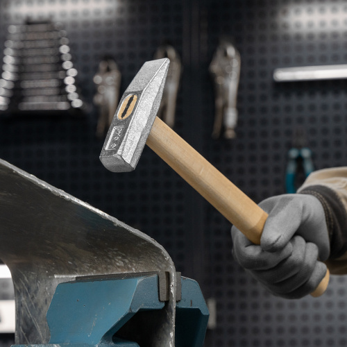 Молоток слесарный, 400 г, квадратный боек, деревянная рукоятка по ценам производителя в Краснодаре с доставкой по всей России