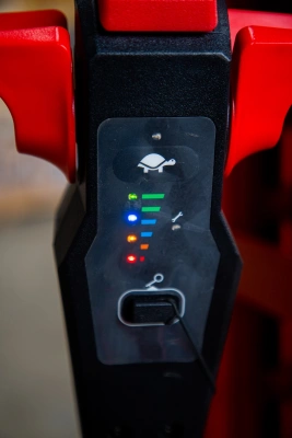 Штабелер самоподъемный 0,5 т 1,5 м TOR CDD05B самоходный по ценам производителя в Краснодаре с доставкой по всей России