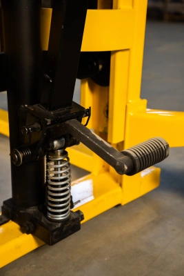 Штабелер-бочкокантователь гидравлический 0,5 т 2,5 м TOR WDS500-2500 по ценам производителя в Краснодаре с доставкой по всей России