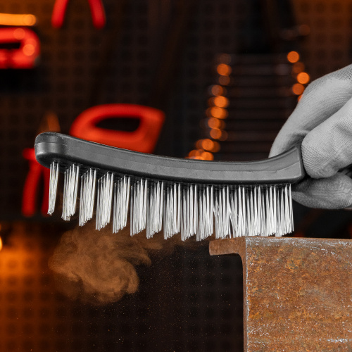 Щетка четырехрядная металлическая с пластмассовой ручкой Sparta по ценам производителя в Краснодаре с доставкой по всей России