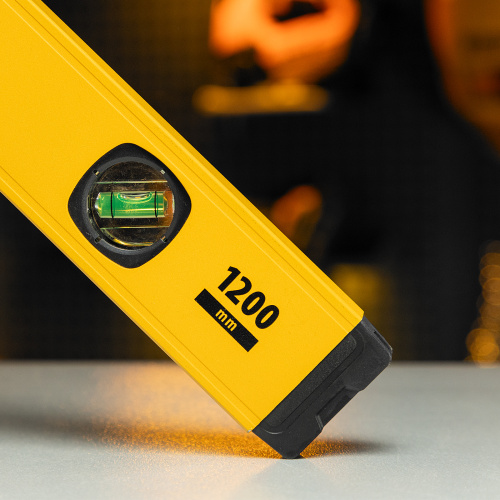 Уровень алюминиевый, магнит, фрезерованный, 3 глазка (1 зеркал.) 0,5 мм/м, 1200 мм Denzel по ценам производителя в Краснодаре с доставкой по всей России