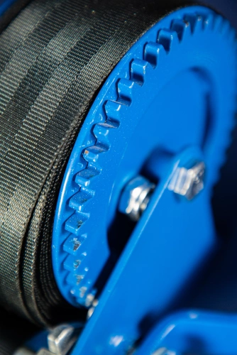 Лебедка ручная барабанная с лентой  0,5т 20 м оцинкованная TOR LHW по ценам производителя в Краснодаре с доставкой по всей России