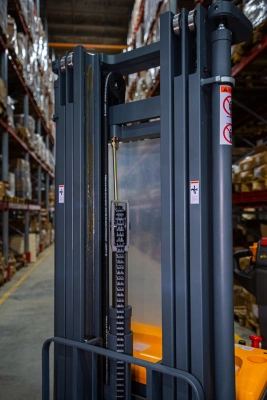 Штабелер самоходный 1,5 т 4,5 м XILIN CDDR15-III 24/200 В/Ач (сопровождаемый) по ценам производителя в Краснодаре с доставкой по всей России