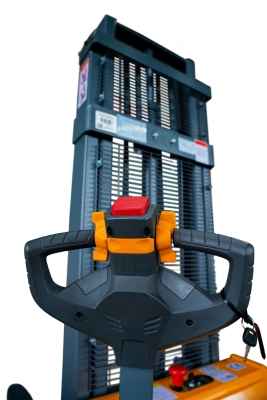 Штабелер самоходный 1,5 т 2,5 м XILIN CDD15R-EN 24/105 В/Ач с раздвижными вилами по ценам производителя в Краснодаре с доставкой по всей России