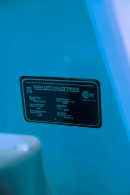 Тележка электрическая 1000 кг 1150 мм TOR EHLS1000N с ножничным подъемом 12/65 В/Ач по ценам производителя в Краснодаре с доставкой по всей России