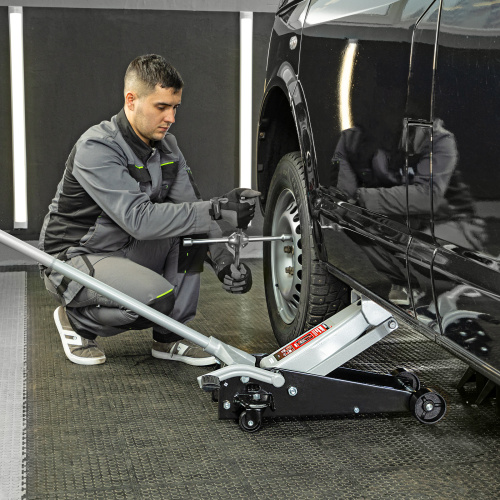 Домкрат гидравлический подкатной, 3.5 т, высота подъема 145-490 мм, с педалью Matrix по ценам производителя в Краснодаре с доставкой по всей России