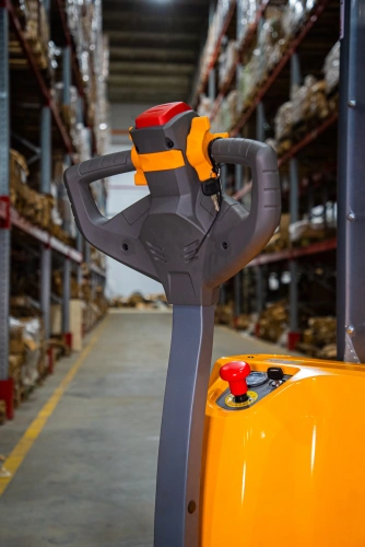 Штабелер самоходный 1,5 т 4,5 м XILIN CDDR15-III 24/200 В/Ач (сопровождаемый) по ценам производителя в Краснодаре с доставкой по всей России