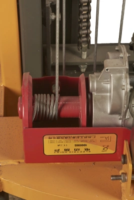 Штабелер с электроподъемом 1,5 т 1,6 м TOR TSW с лебедкой и пультом по ценам производителя в Краснодаре с доставкой по всей России