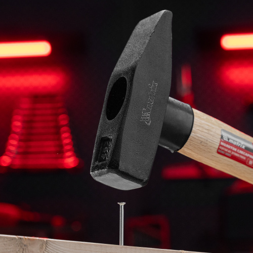 Молоток слесарный, 800 г, квадратный боек, деревянная рукоятка Matrix по ценам производителя в Краснодаре с доставкой по всей России