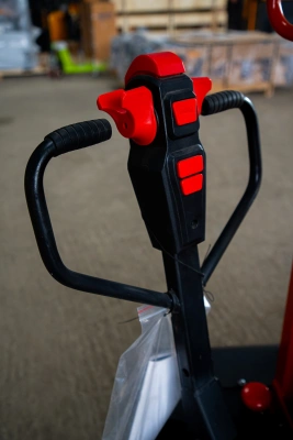 Штабелер самоподъемный 0,5 т 1,5 м TOR CDD05B самоходный по ценам производителя в Краснодаре с доставкой по всей России