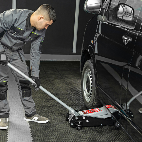 Домкрат гидравлический подкатной, 3 т, высота подъема 140-520 мм Matrix по ценам производителя в Краснодаре с доставкой по всей России