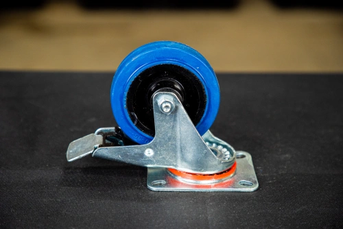 Колесо поворотное резина SRCLb 42 100 мм с тормозом (F) по ценам производителя в Краснодаре с доставкой по всей России