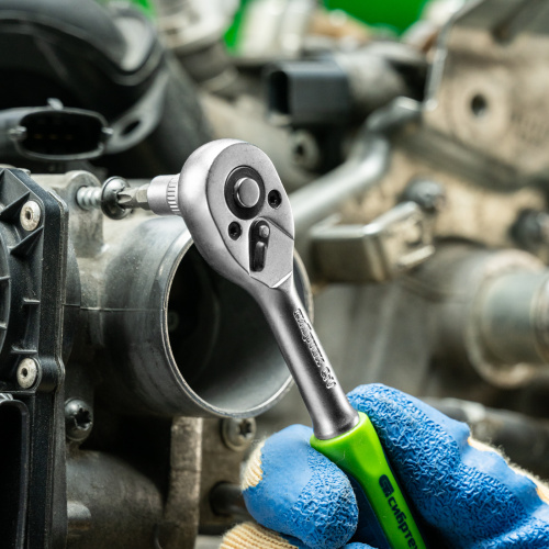 Ключ-трещотка 1/4", 45 зубьев, с быстрым сбросом, матовый хром Сибртех по ценам производителя в Краснодаре с доставкой по всей России