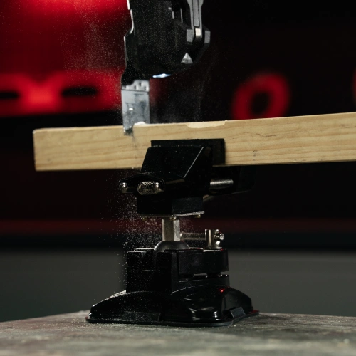 Тиски настольные, резиновая вакуумная присоска, шарнирный механизм, ширина рабочих губок 70 мм Matrix по ценам производителя в Краснодаре с доставкой по всей России