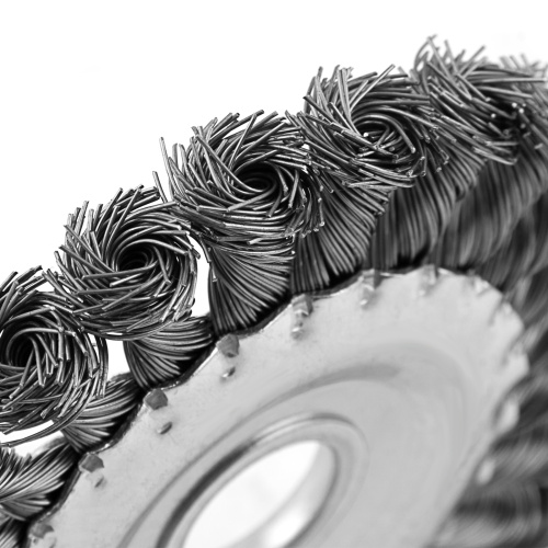 Щетка для УШМ, 125 мм, "Плоская", крученая нержавеющая проволока 0.5 мм, посадка 22.2 мм Denzel по ценам производителя в Краснодаре с доставкой по всей России