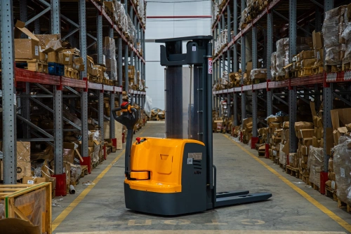 Штабелер самоходный 1,5 т 4,5 м XILIN CDDR15-III 24/200 В/Ач (сопровождаемый) по ценам производителя в Краснодаре с доставкой по всей России