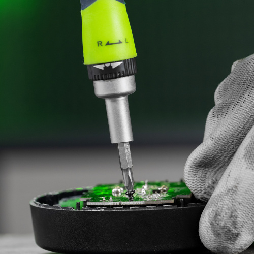 Отвертка реверсивная для точных работ с набором бит и торцевых головок, 32 предмета, CrV Сибртех по ценам производителя в Краснодаре с доставкой по всей России